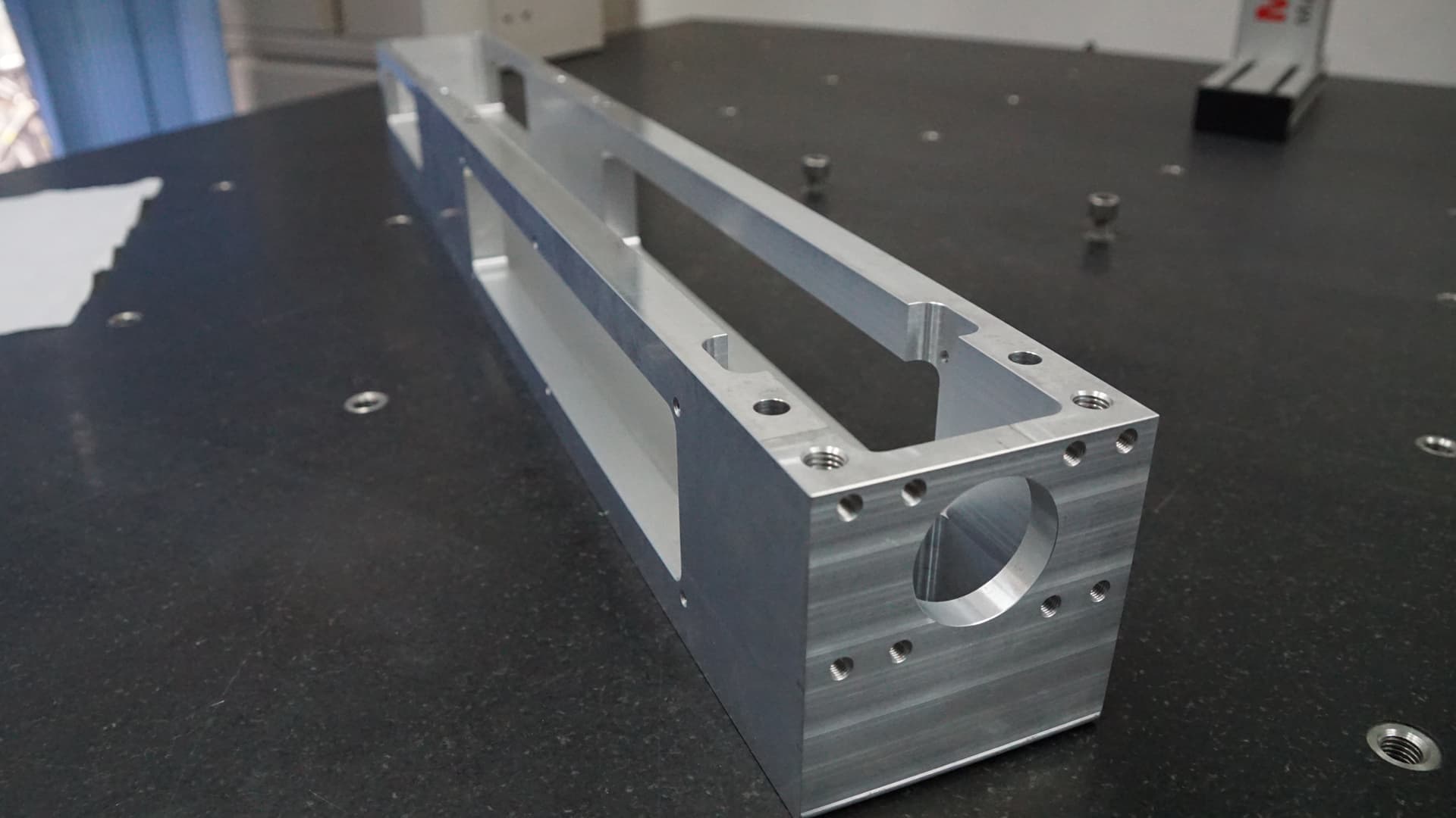 High-precision simultaneous 5-axis CNC milled 6061 aluminum housing with complex geometry